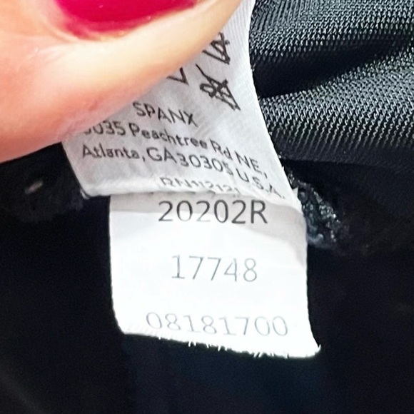 Spanx The Perfect Pant Ponte Ankle 4-Pocket Black - Picture 16 of 16